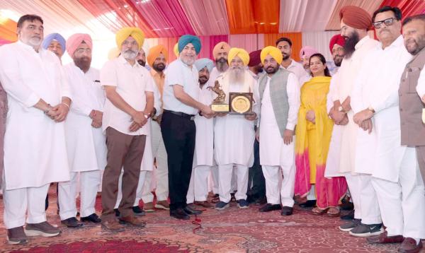 Dr. JPS Gill Presented Memento to S. Gurmeet Singh Khuddian